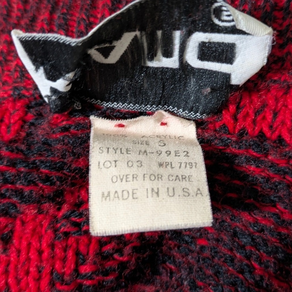Vintage Kamd Red Black Graphic Leaf Knit Sweater Made in USA Size Small - Picture 7 of 8